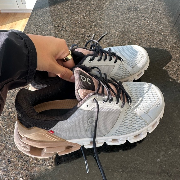 On Cloud Shoes - Picture 1 of 5